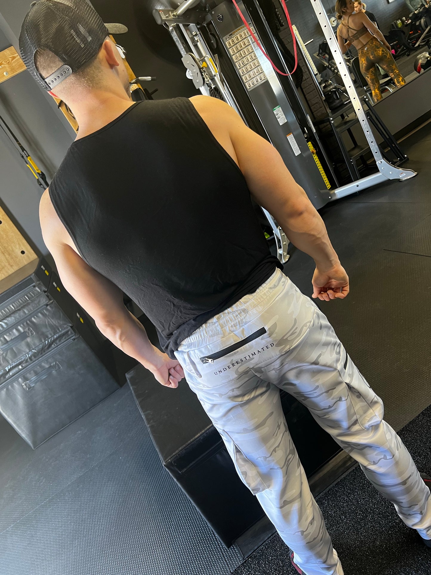 zipper ankle, medium weight jogger. Winter camo with silver logo on side thigh pocket and across phone pocket in the back of the jogger